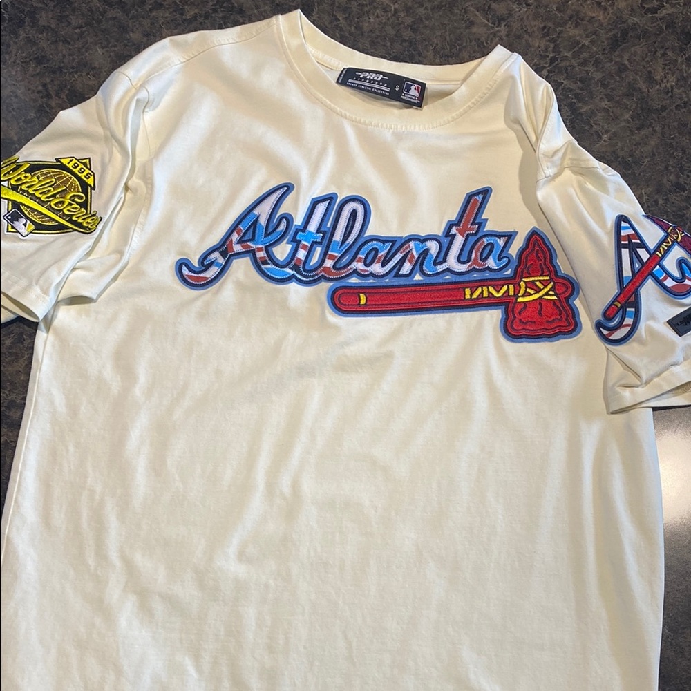 Pro Standard Atlanta Braves Graphic T-Shirt